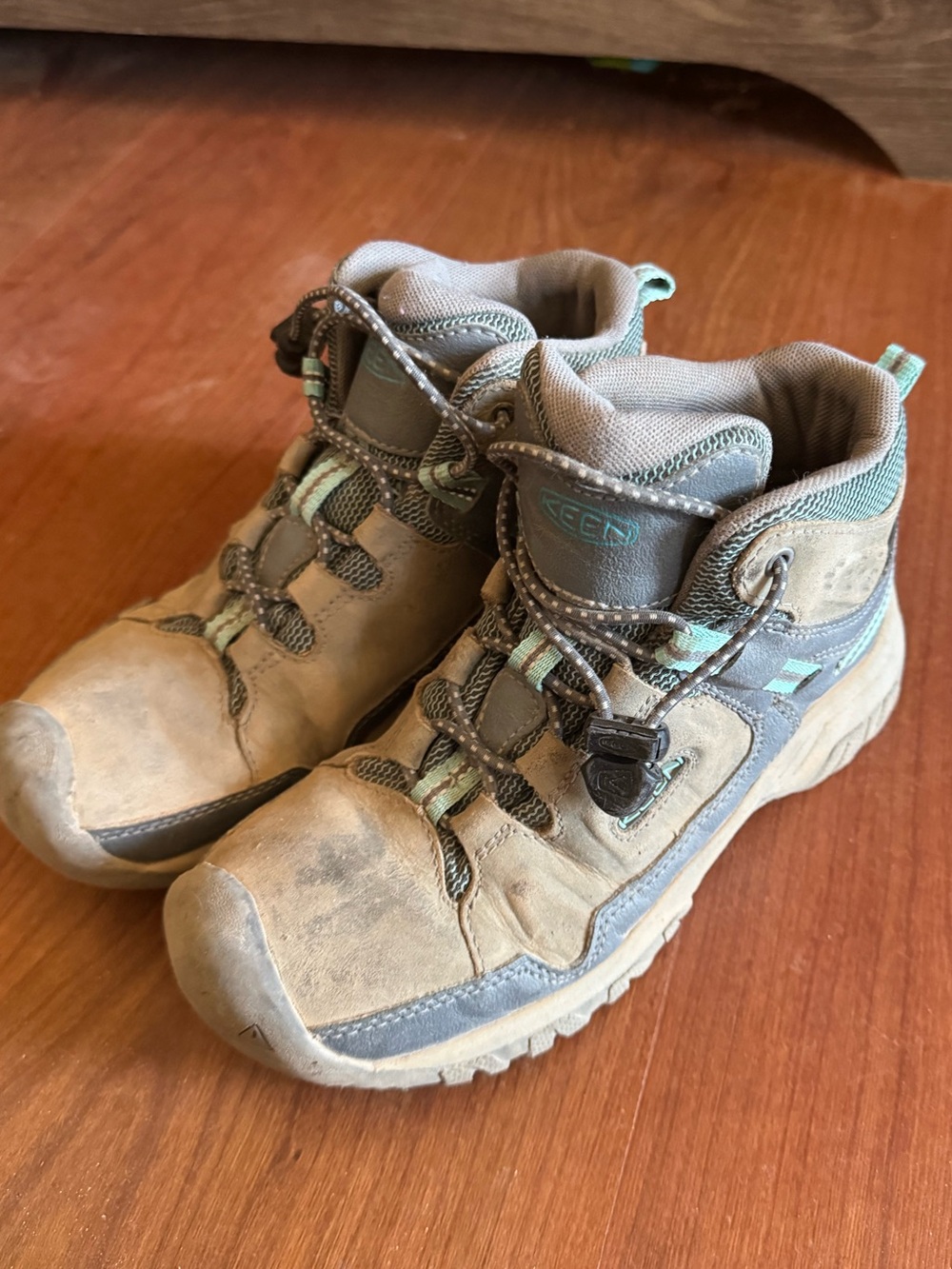 Keen kids hiking boots
